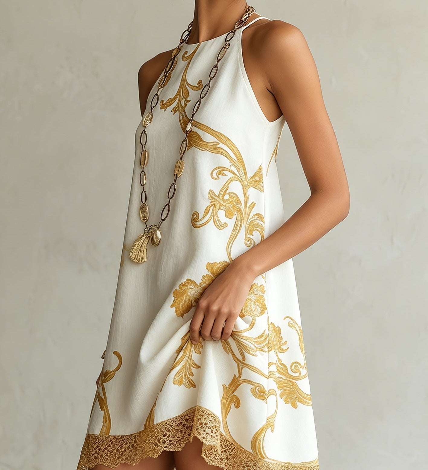 Héloïse | Vestido Mini de Renda Branca com Padrões Dourados