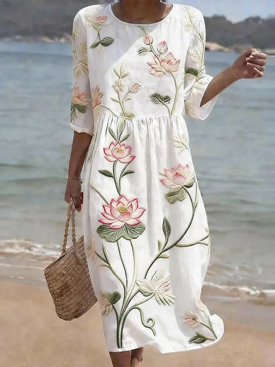 Vestido informal de mulher com estampado floral.