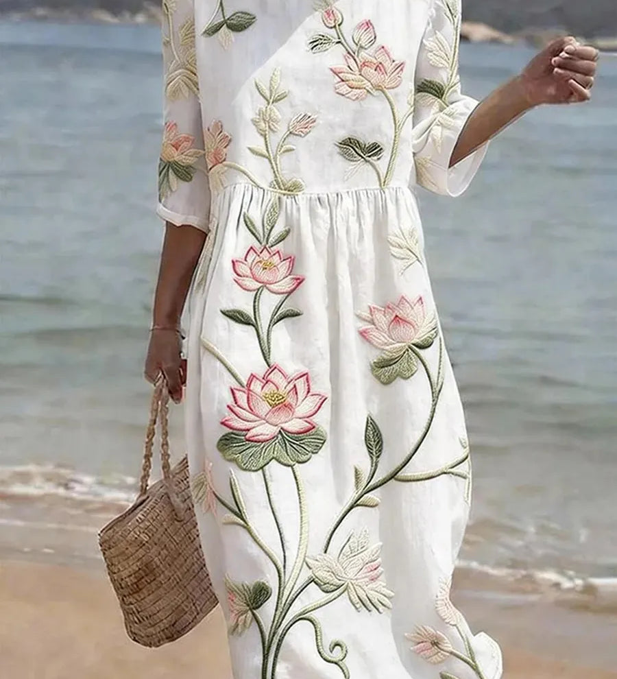 Vestido informal de mulher com estampado floral.