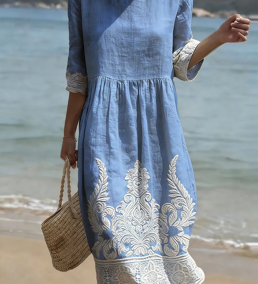 Vestido informal de mulher com estampado floral.