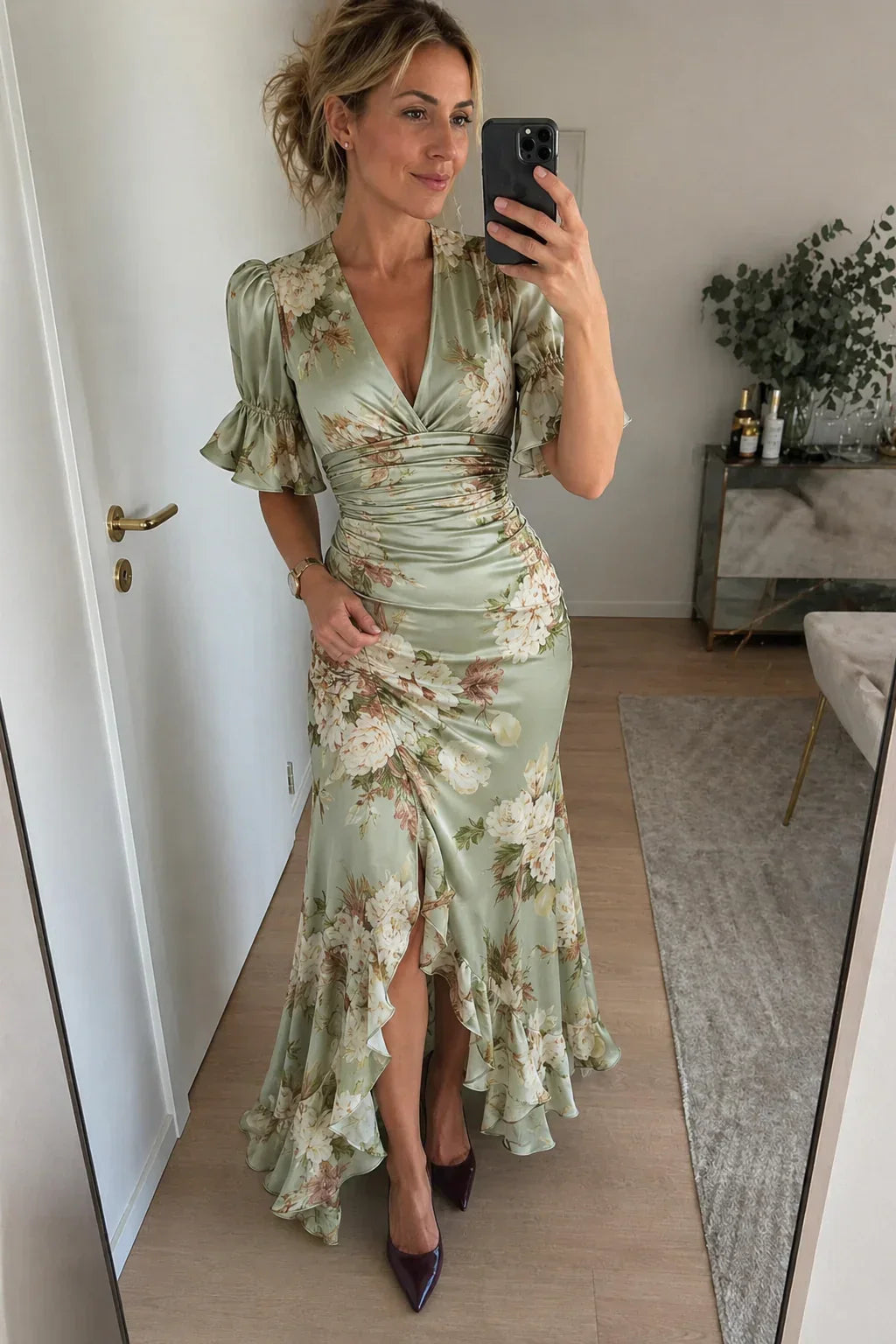 Lucía | Vestido longo assimétrico de cetim com estampado floral