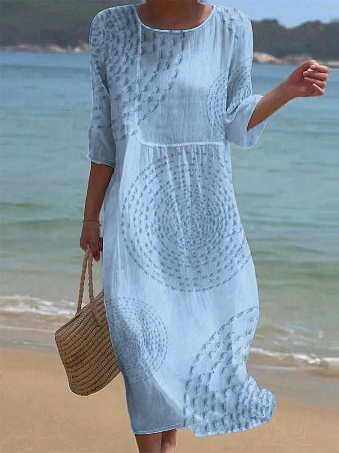 Vestido informal de mulher bordado.