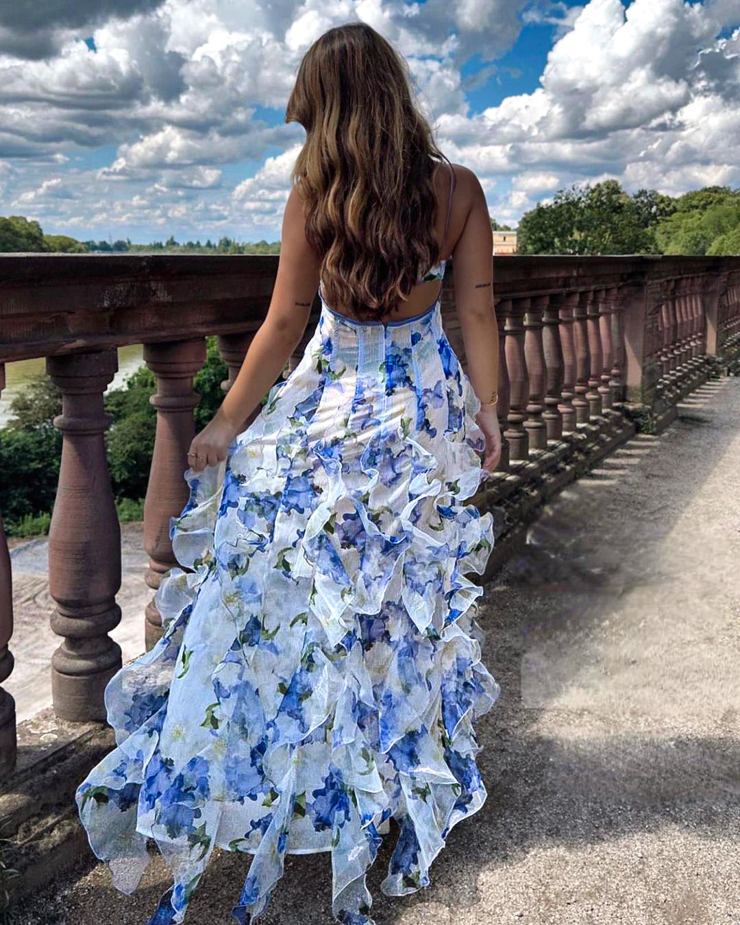 Uri | Vestido Midi Floral com Rendas