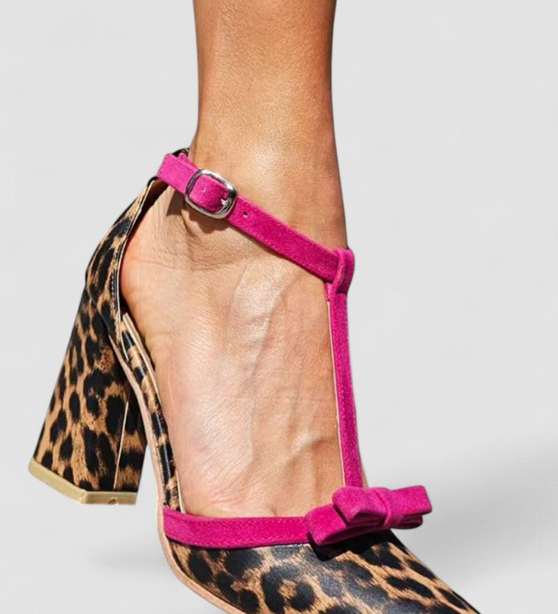 Leontina - Sandálias verdes com padrão leopardo e detalhe colorido