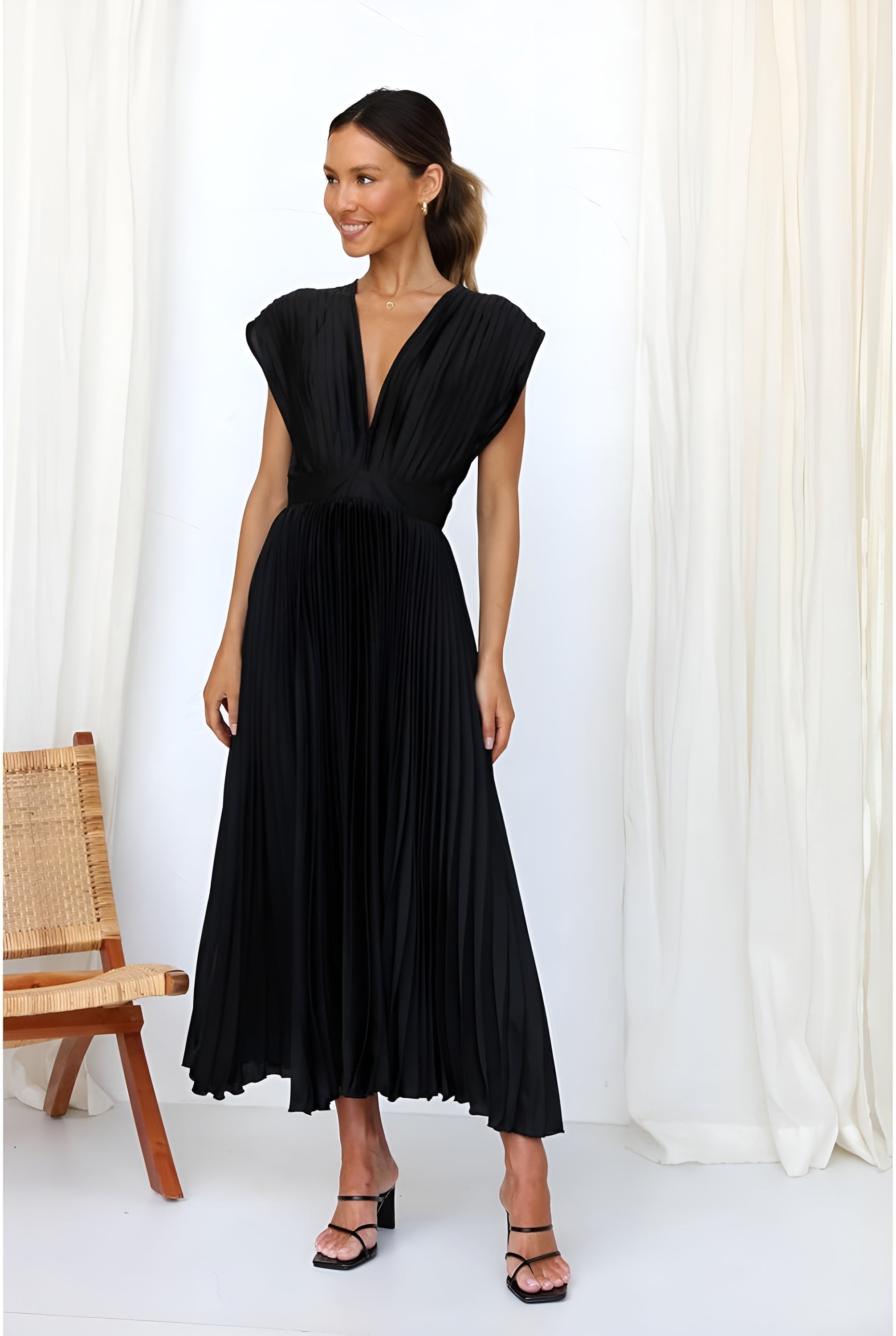 Selina | Vestido sem mangas com pregas e fecho éclair