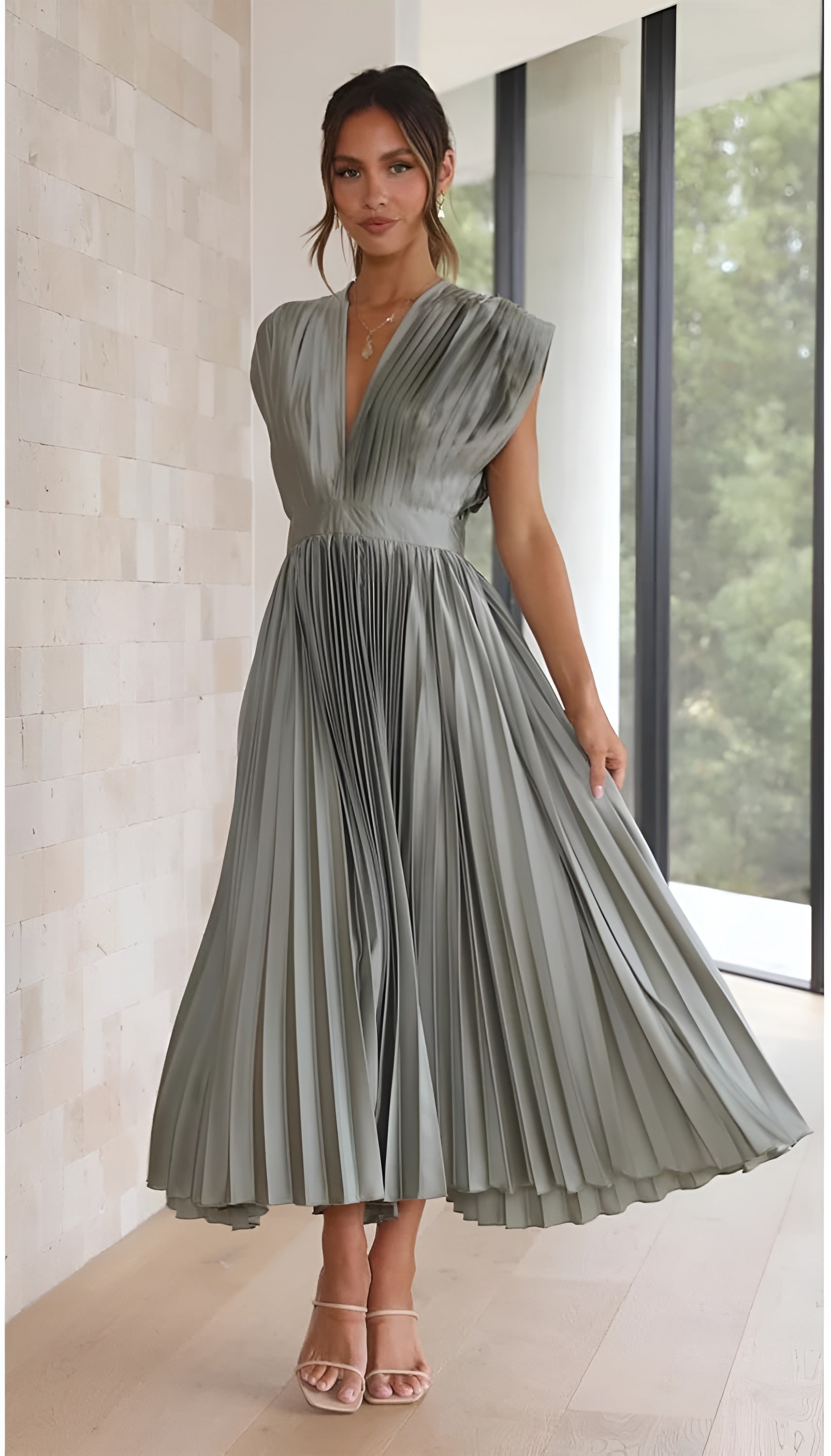 Selina | Vestido sem mangas com pregas e fecho éclair