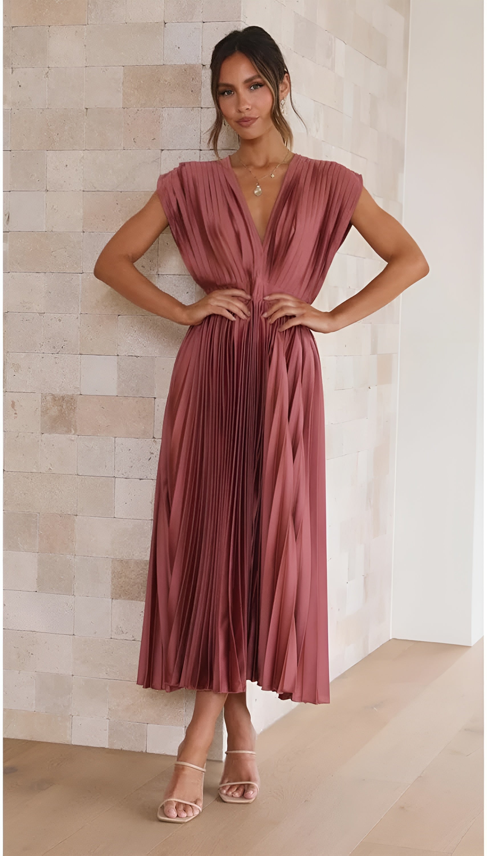 Selina | Vestido sem mangas com pregas e fecho éclair