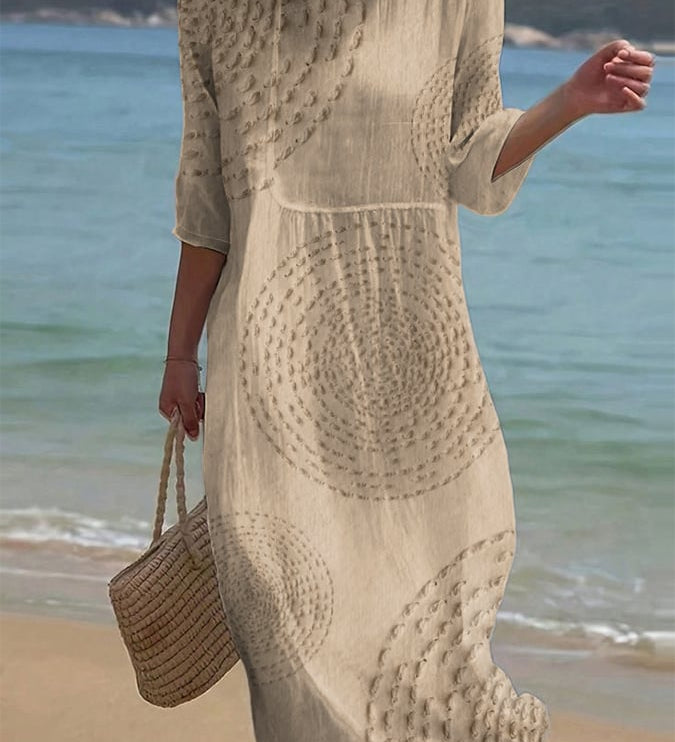 Vestido informal de mulher bordado.