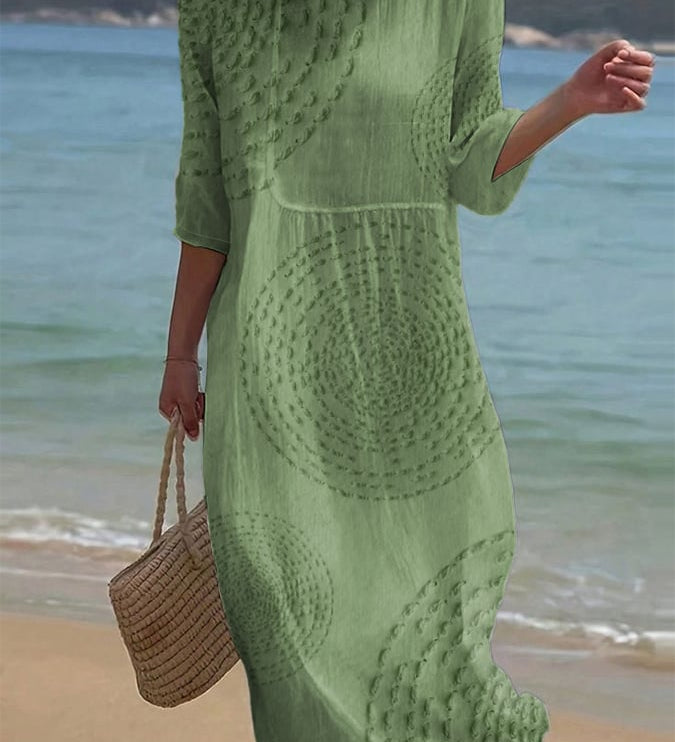 Vestido informal de mulher bordado.