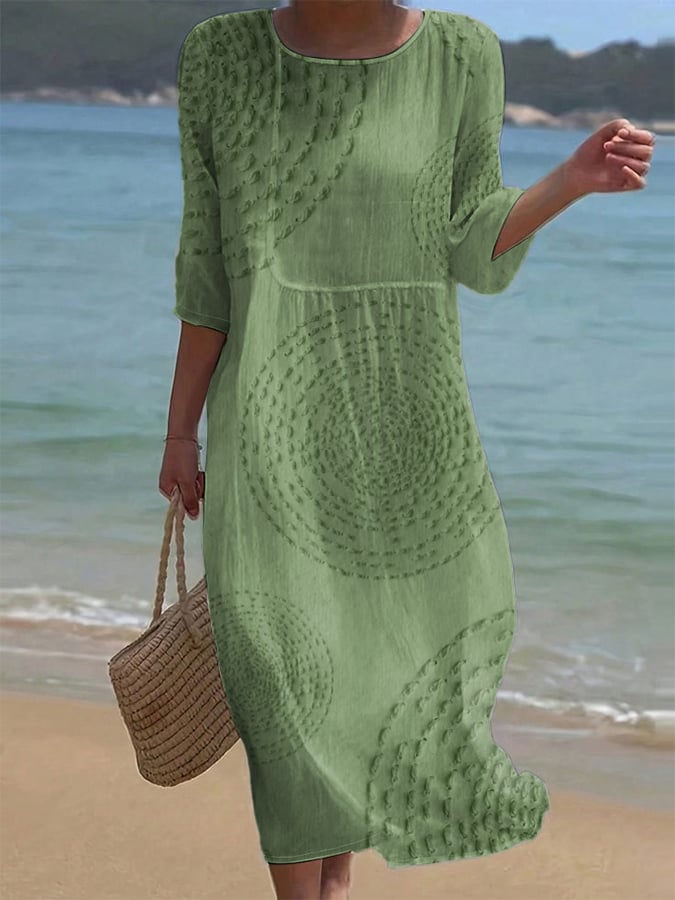 Vestido informal de mulher bordado.