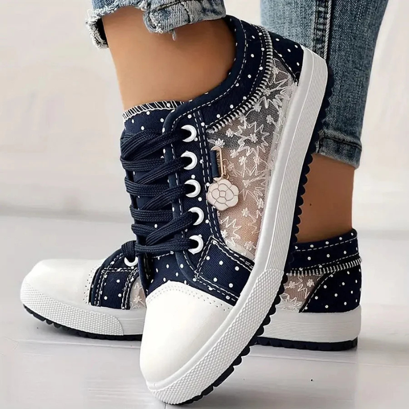 CAROL | SAPATILHAS ELEGANTES COM DETALHES FLORAIS