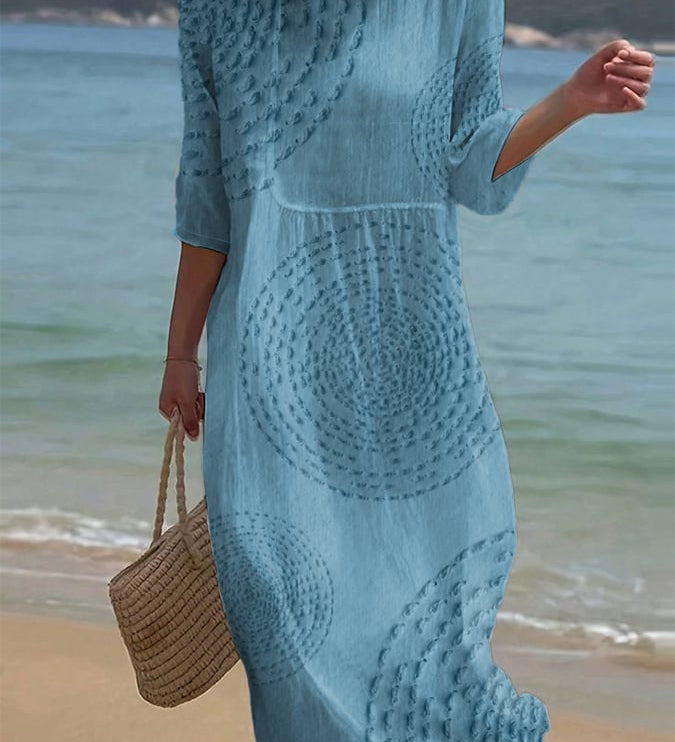 Vestido informal de mulher bordado.