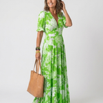 Juliette | Vestido midi com flores, mangas curtas e decote em V