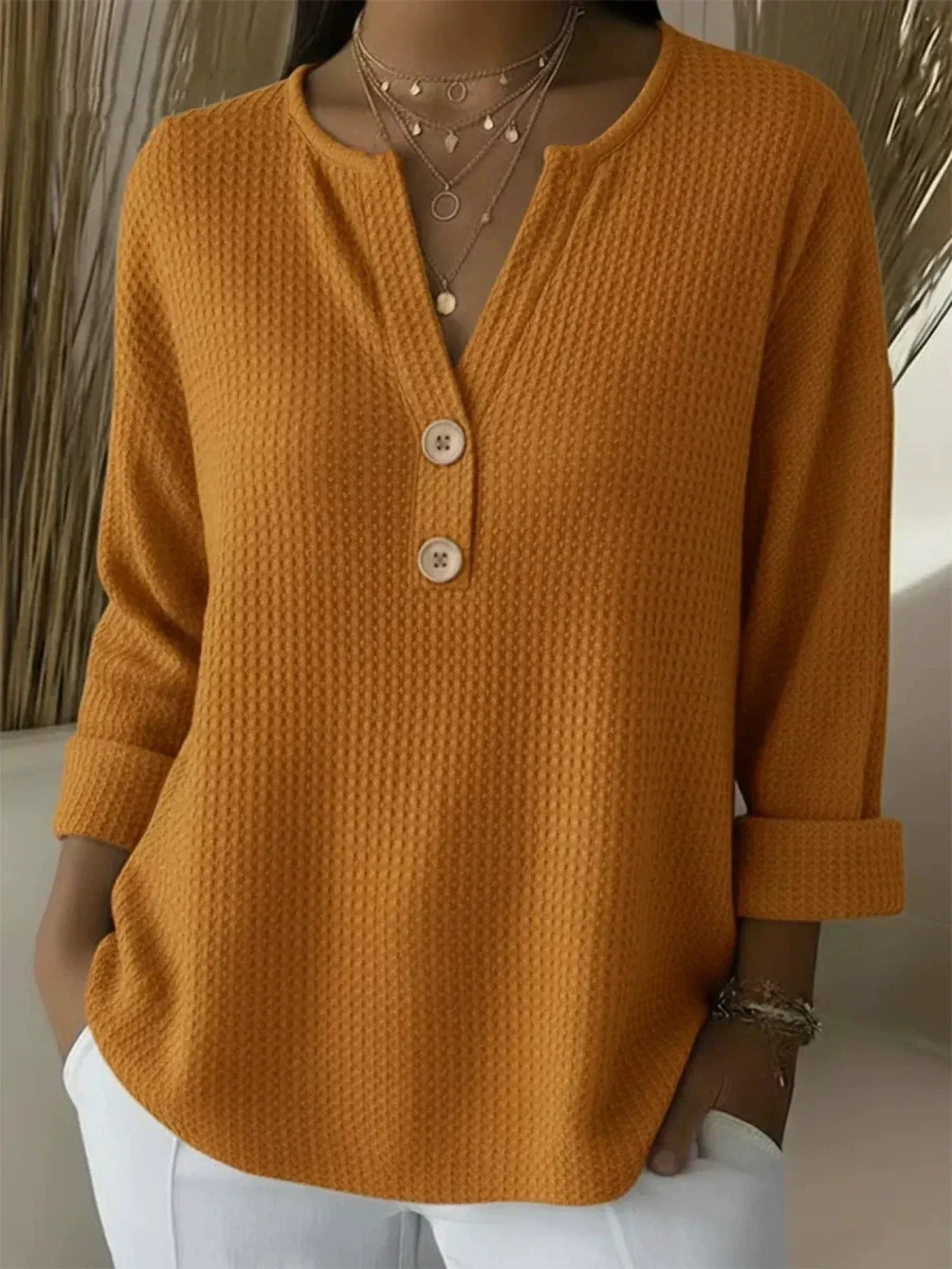 Lucía | Camiseta Henley Gofrada com Botões
