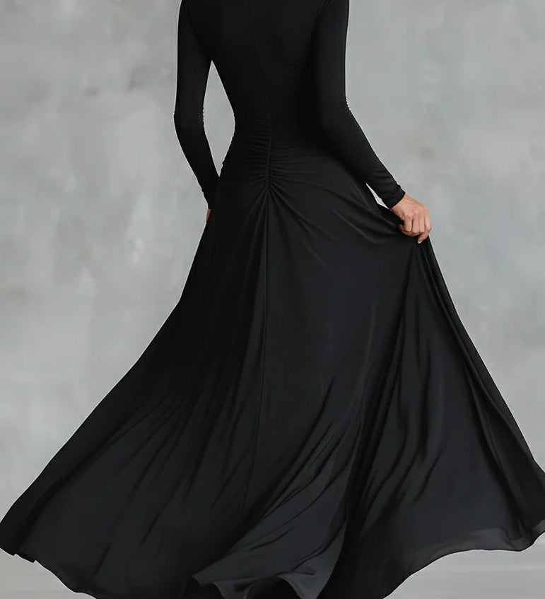 Noémie | Vestido Longo Preto com Decote Bateau & Drapeado Elegante