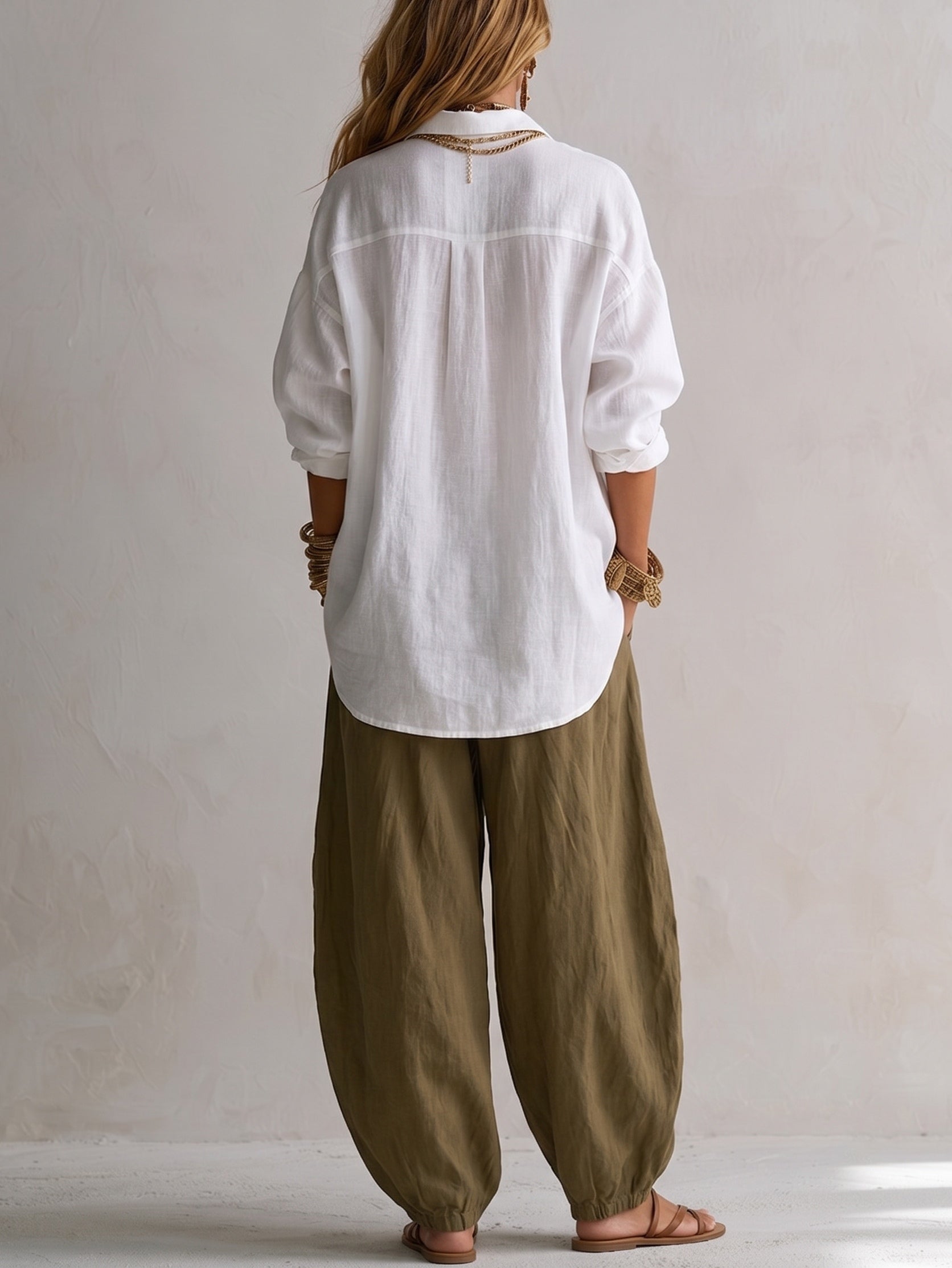 Capucine | Camisa Branca Larga e Calças Lantern Verde Oliva