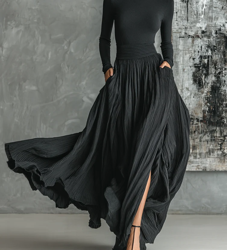 Marion | Conjunto Preto com Gola Alta & Saia Plissada Fluida