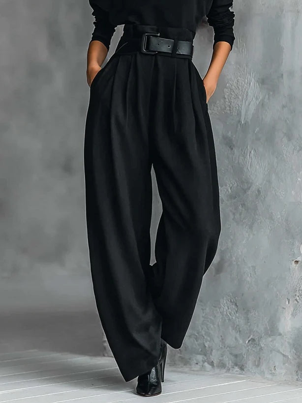 Victoire | Conjunto Preto com Gola Alta & Calças