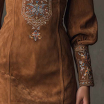 Emilienne | Mini-Robe Vintage em Suédine Bordada