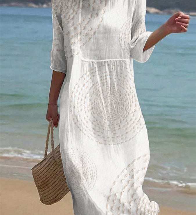Vestido informal de mulher bordado.