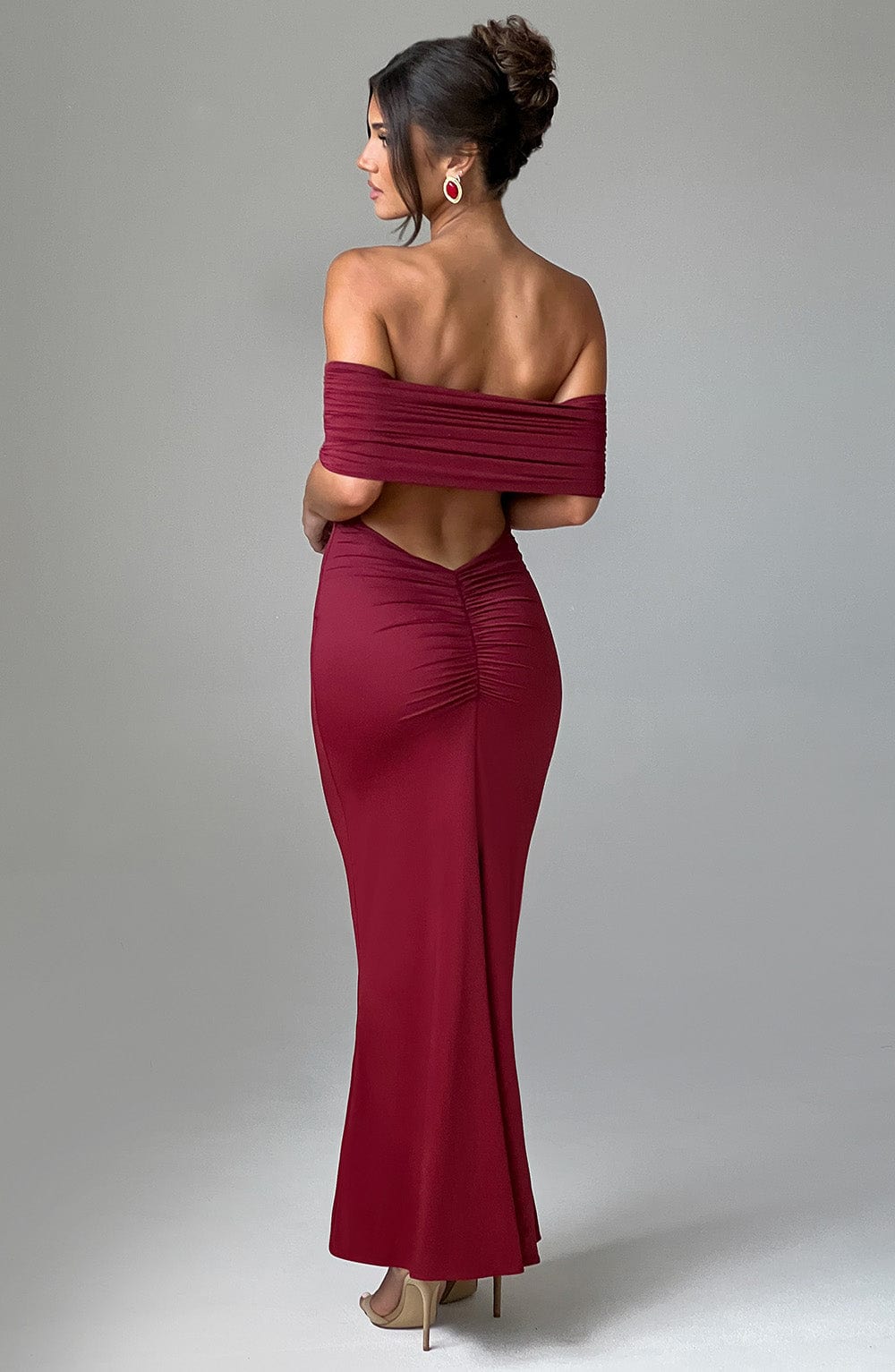 Tindra | Robe longa Bardot refinada