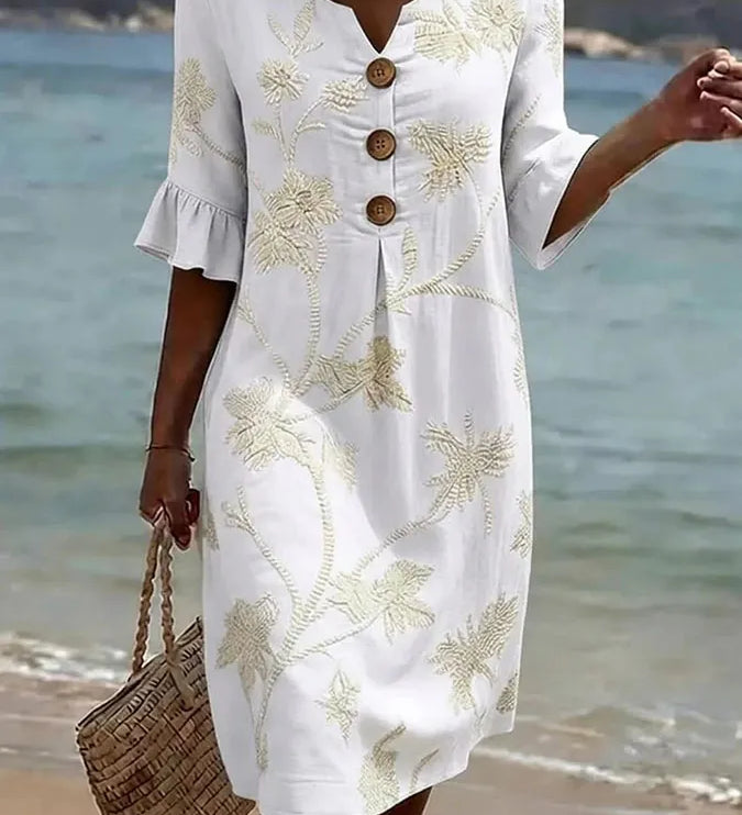 Vestido informal de mulher com estampado floral.