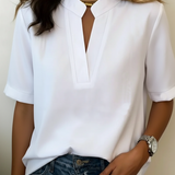 Maria | Blusa Chic com Decote em V e Detalhe Dourado