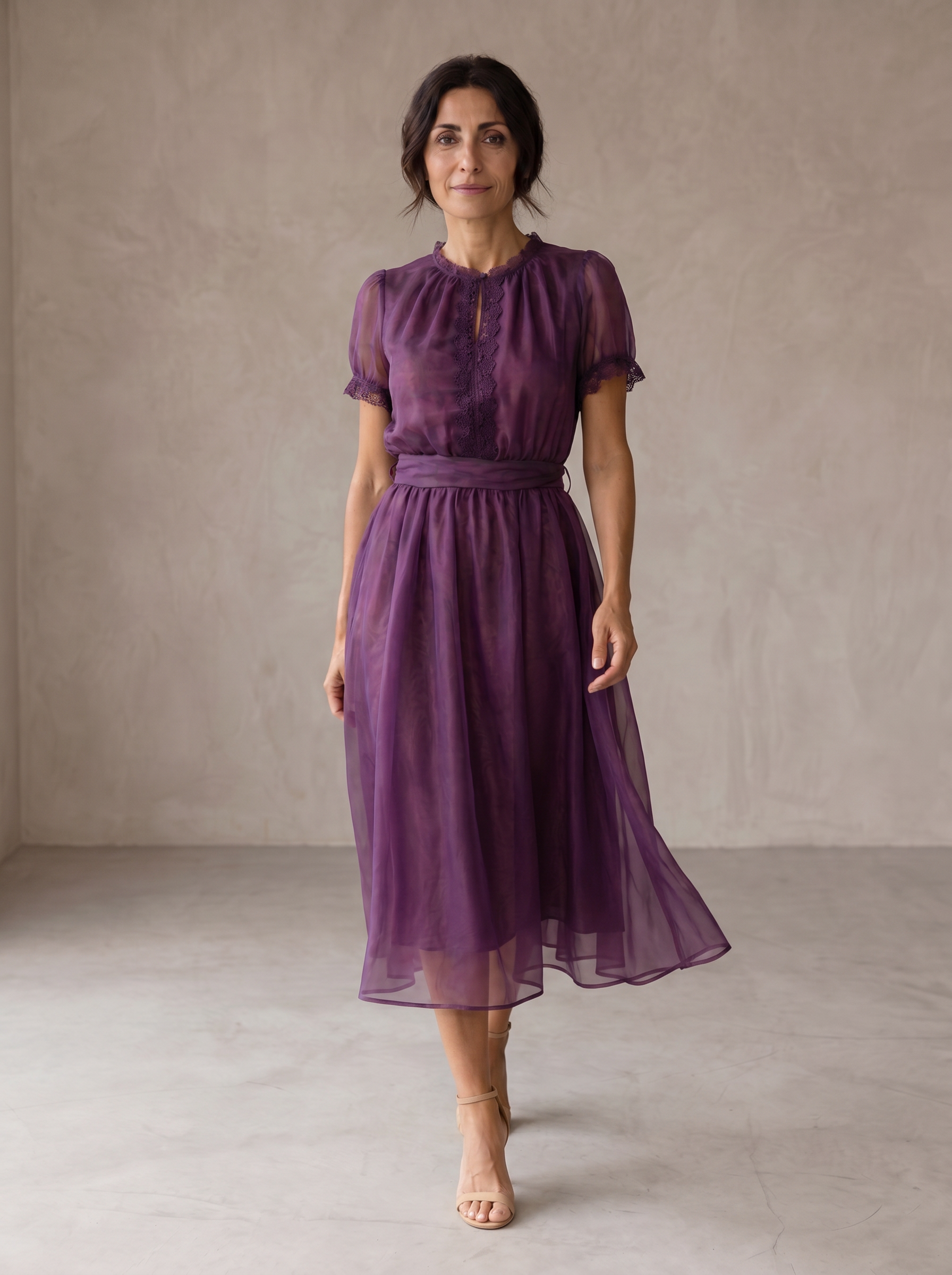 Flavia | Maxi Vestido com Decote em Forma de Gota e Acabamento em Renda