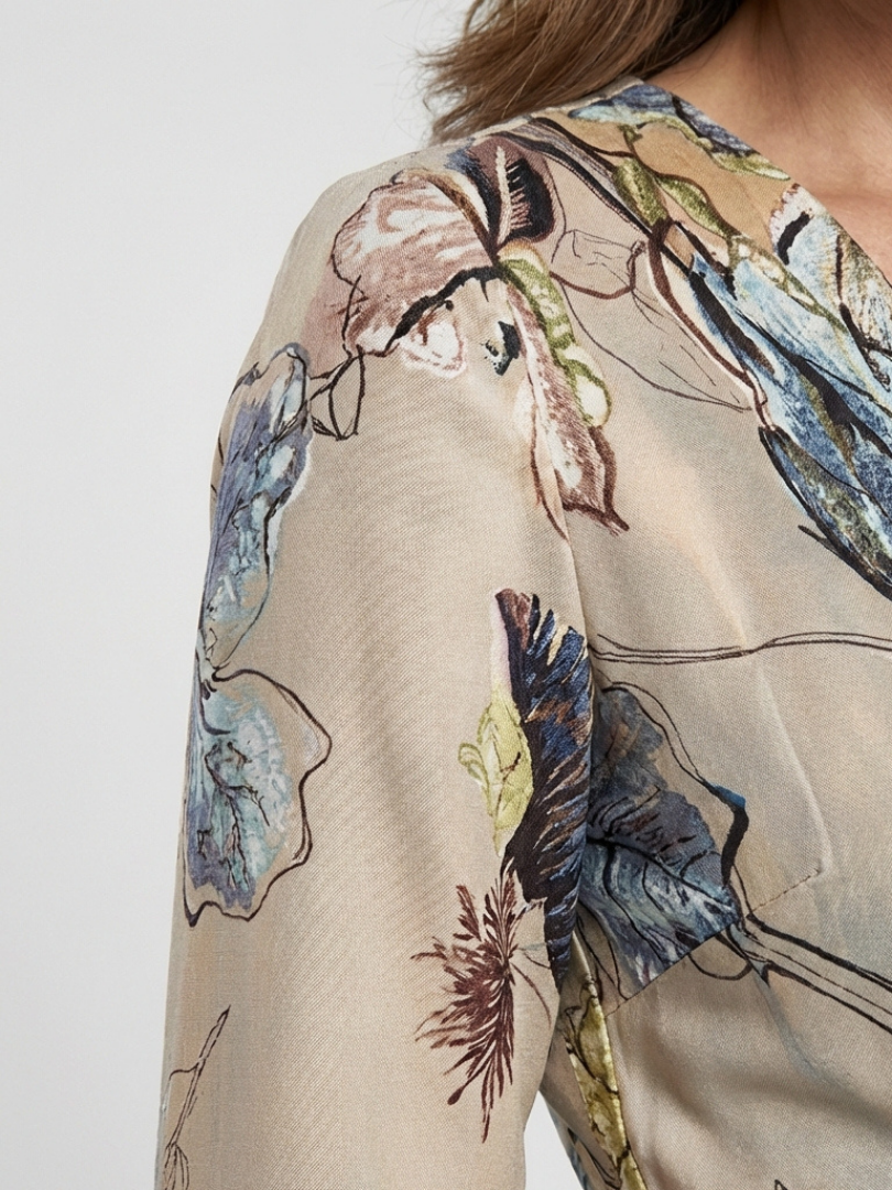 Caroline | Robe maxi portefeuille a flores com mangas três-quartos