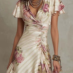 Vestido midi de cetim com padrão floral, elegante e de estilo retro