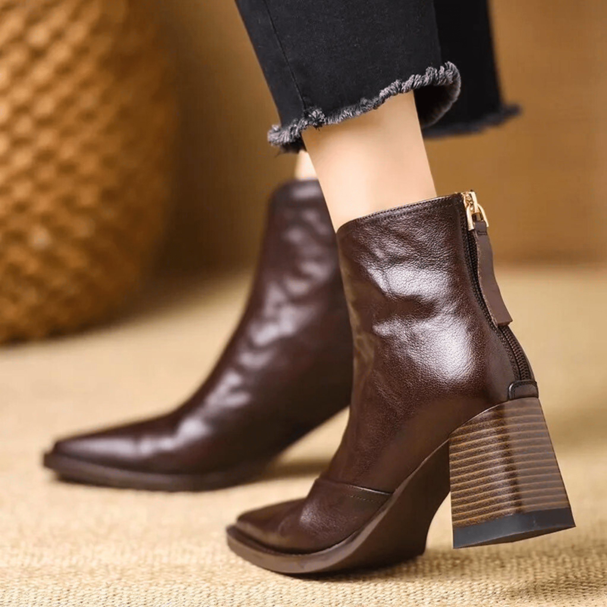 Clara | Botins de Salto Bloco com Fecho Frontal - 2